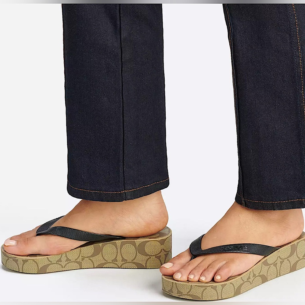 NEW without tags Coach Lynn flip flops